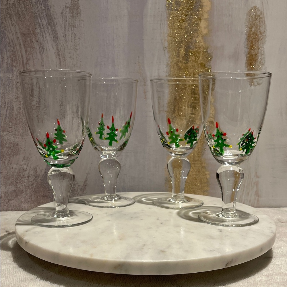 Festive Holiday Wine Glasses with Christmas Tree Design - Set of 4